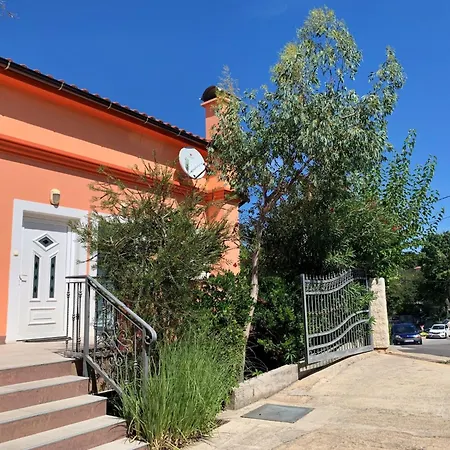 2 By Interhome *
